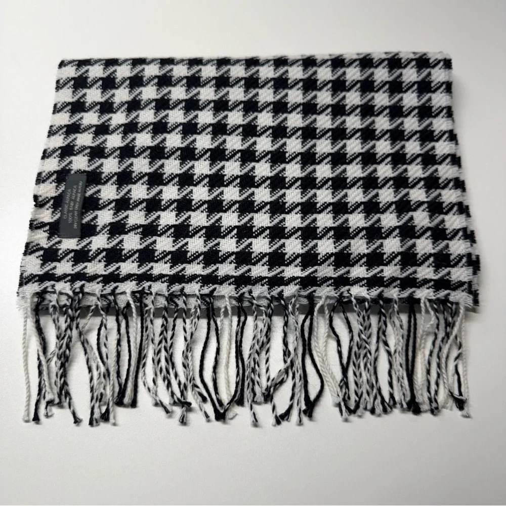 Classic Alpaca 100% Baby Alpaca Black White Houndstooth Knit Scarf 12